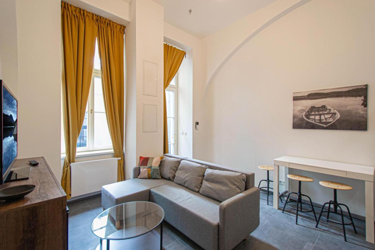 Main Train Station Apartment Close To The The Main Square! Praga Esterno foto