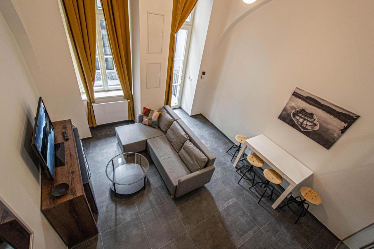 Main Train Station Apartment Close To The The Main Square! Praga Esterno foto