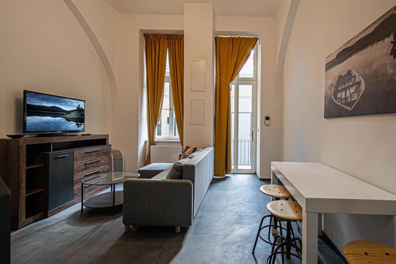 Main Train Station Apartment Close To The The Main Square! Praga Esterno foto