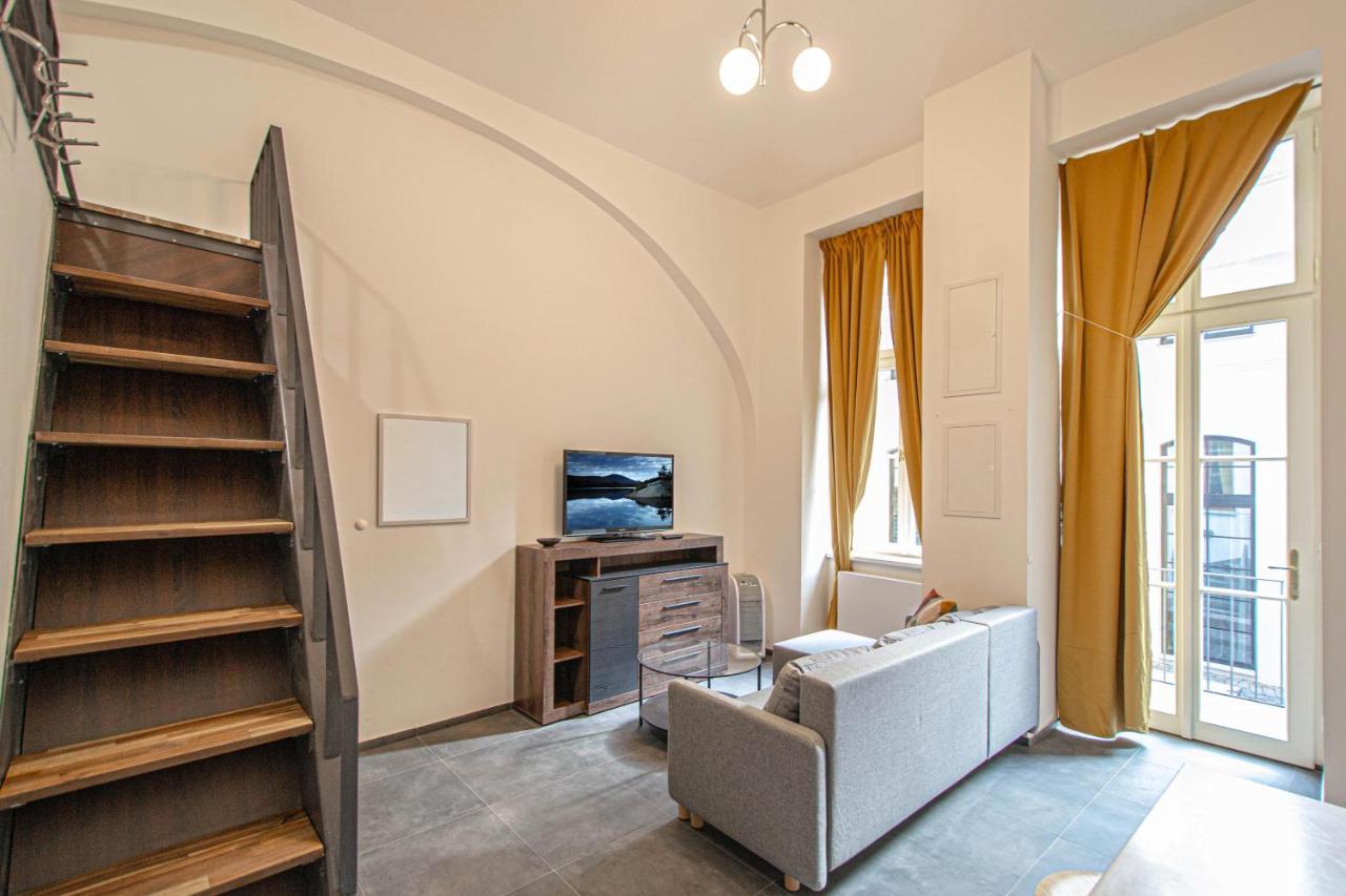 Main Train Station Apartment Close To The The Main Square! Praga Esterno foto